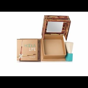 Benefit Hoola Lite bronzer
